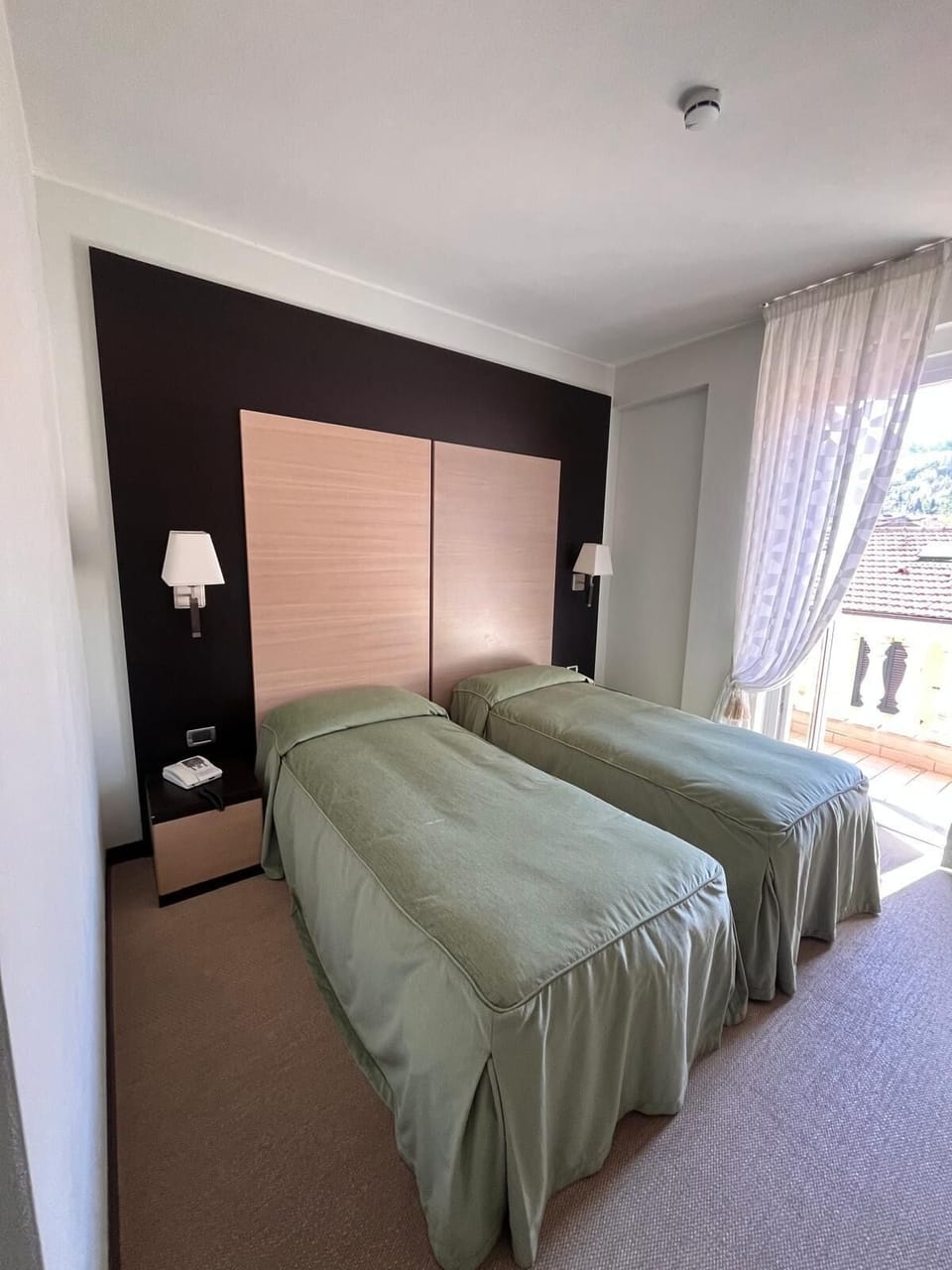 Twin Room | Minibar, free WiFi, bed sheets