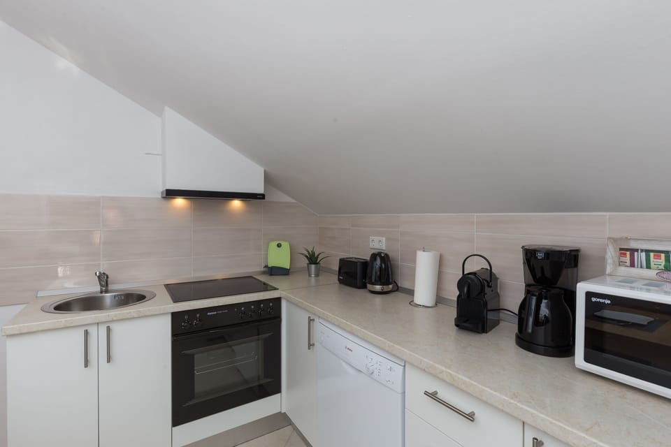 Superior Apartment, 2 Bedrooms, Terrace, Sea View | Private kitchen
