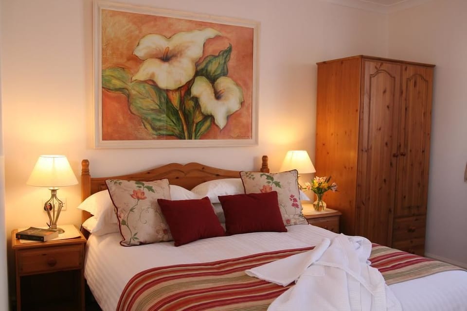 Rebecca | Blackout drapes, iron/ironing board, free WiFi, bed sheets