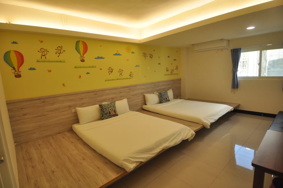 Basic Suite | Blackout drapes, soundproofing, free WiFi, bed sheets