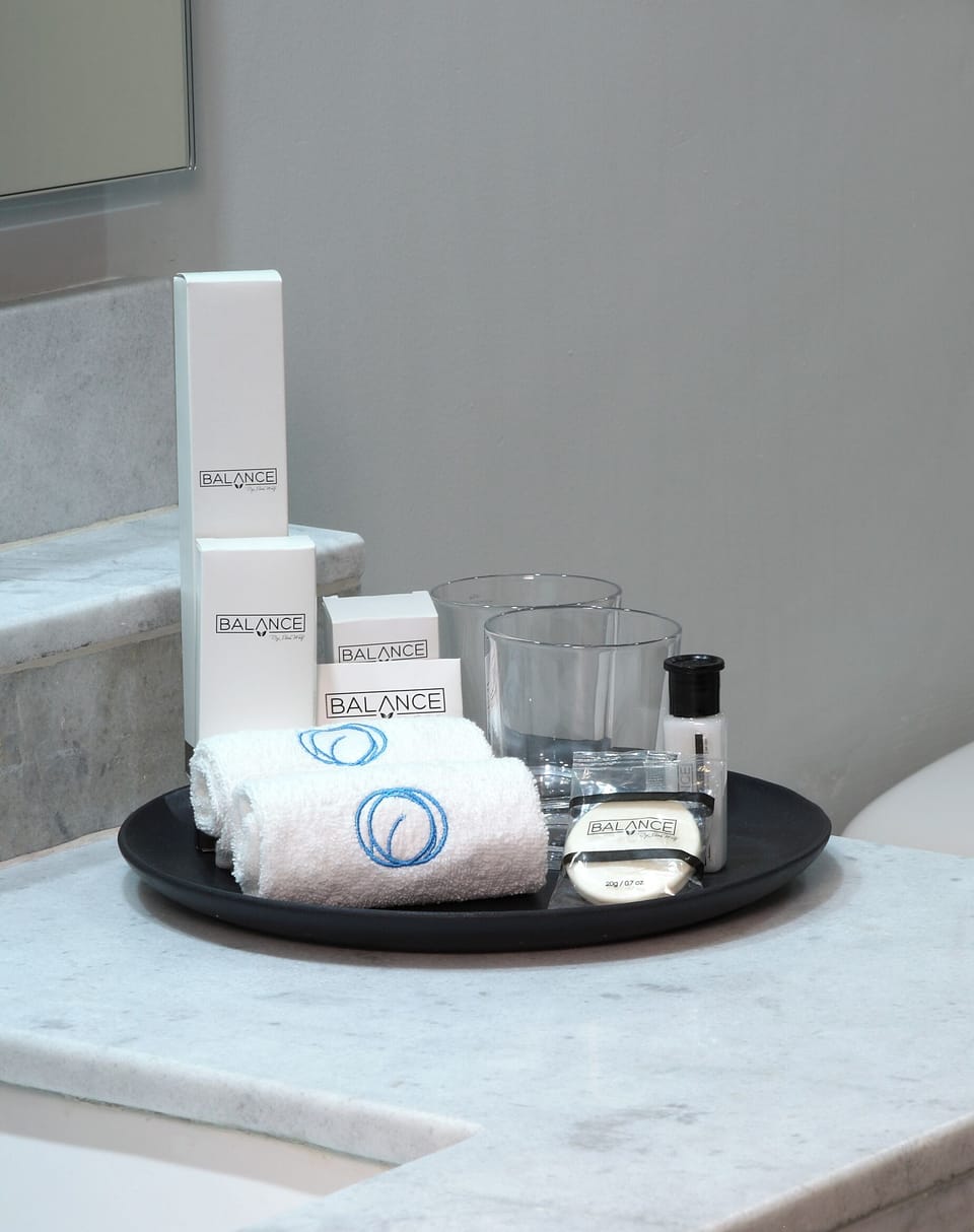 Junior Suite | Bathroom | Separate tub and shower, jetted tub, rainfall showerhead