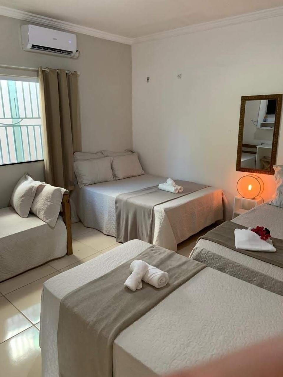 Suíte Séxtupla | Premium bedding, minibar, desk, blackout drapes