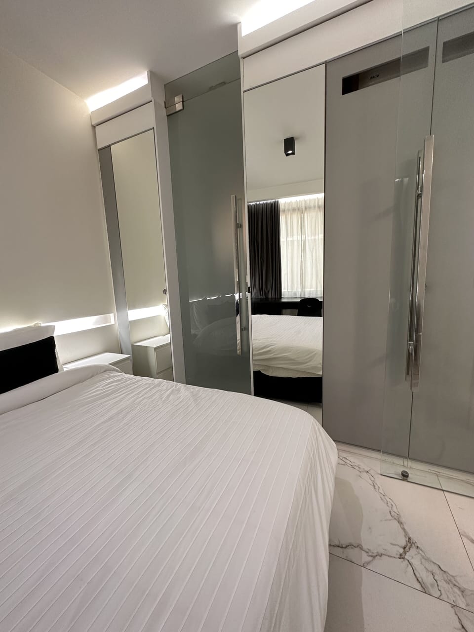 Executive Suite | In-room safe, desk, laptop workspace, blackout drapes