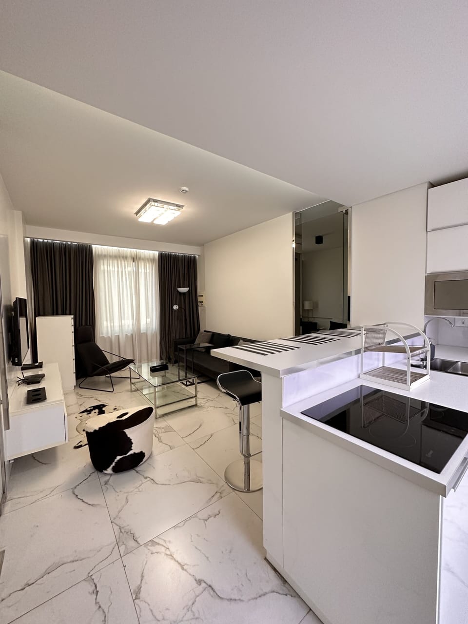 Executive Suite | Living area | 32-inch LED TV with satellite channels