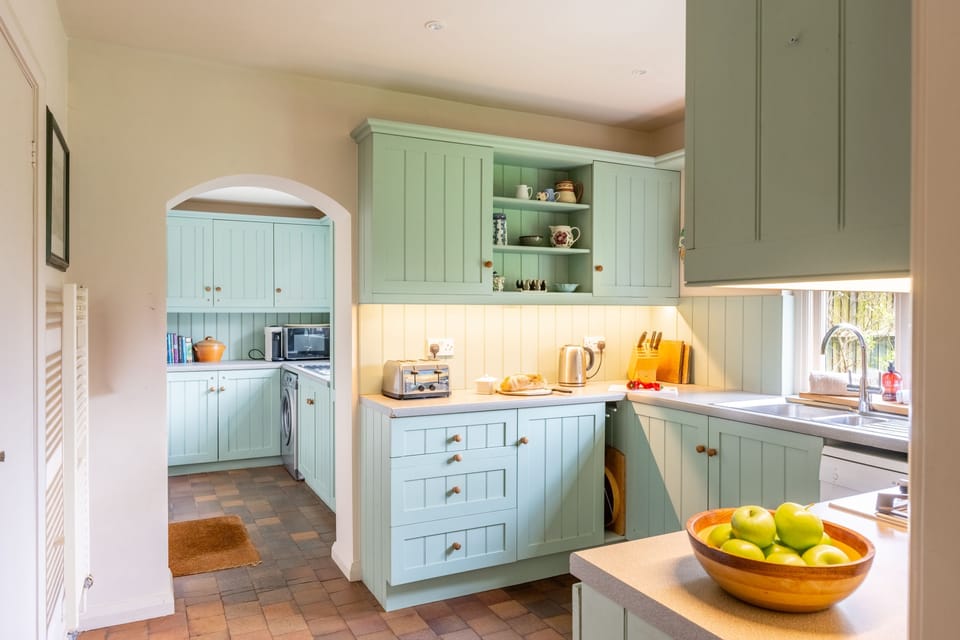 Ground floor: Charming country kitchen