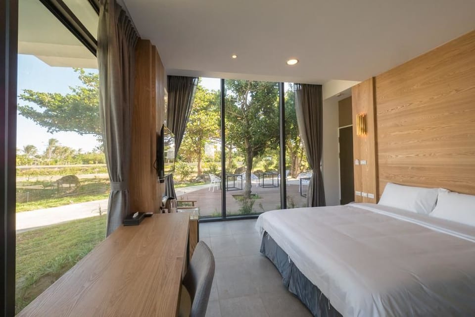 Double Room, Garden View (101) | Desk, blackout drapes, free WiFi, bed sheets