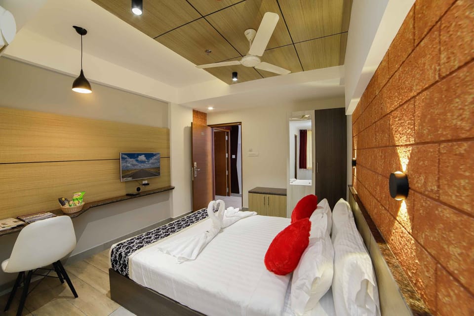Superior Room, 1 Bedroom | Premium bedding, minibar, individually decorated, individually furnished