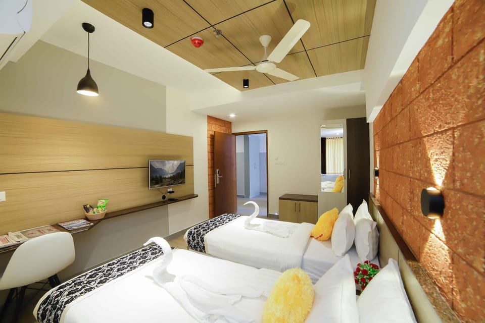 Deluxe Room, 1 Bedroom | Premium bedding, minibar, individually decorated, individually furnished