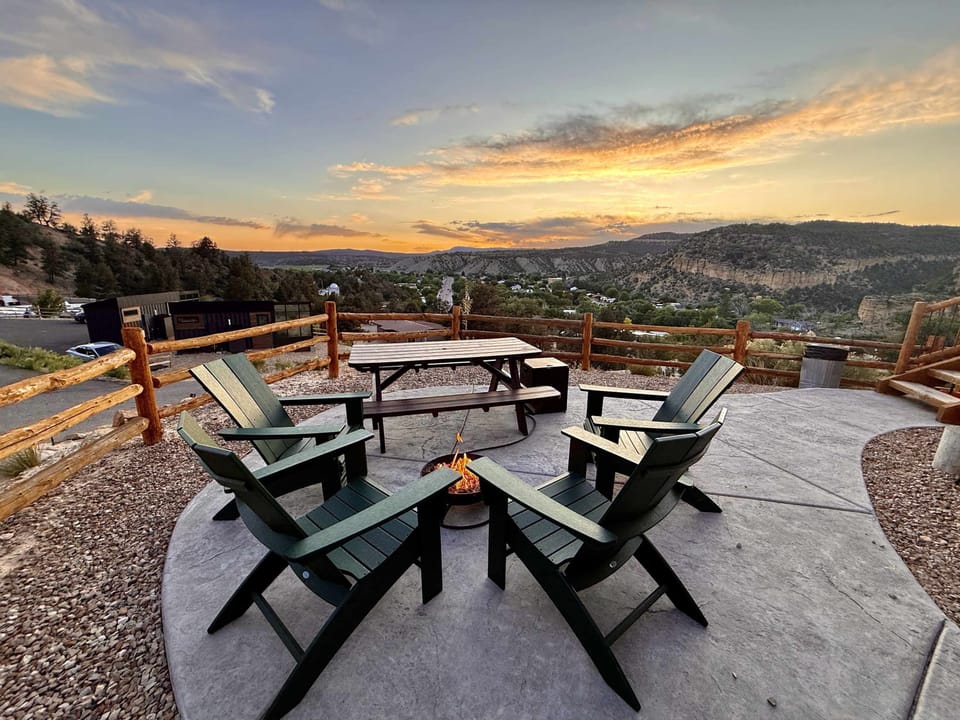 Relax and unwind with 360° views after a day at Bryce Canyon or Zion.