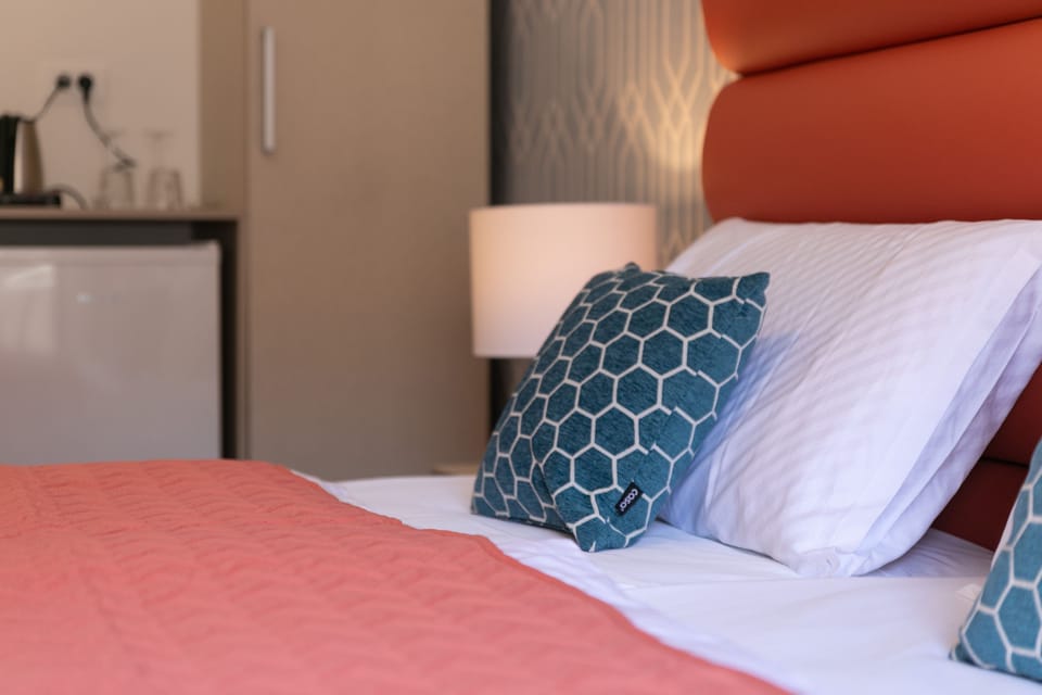 Superior Double or Twin Room, City View | 1 bedroom, in-room safe, desk, soundproofing