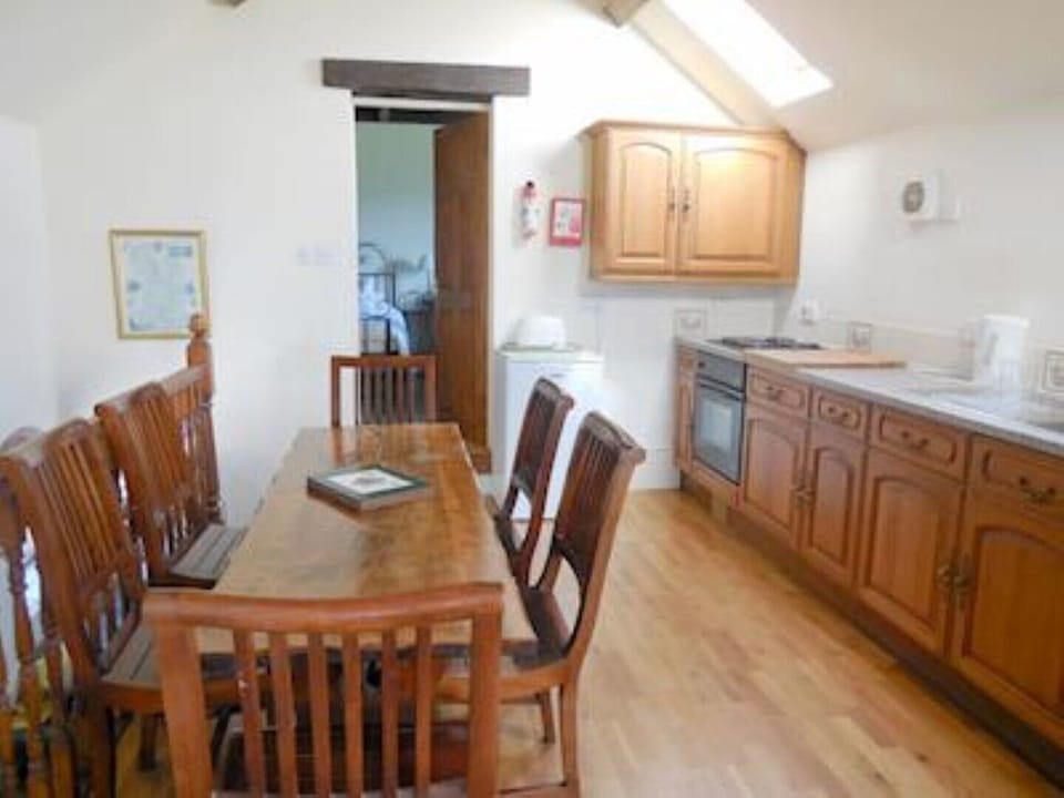 kitchen leading to bedroom