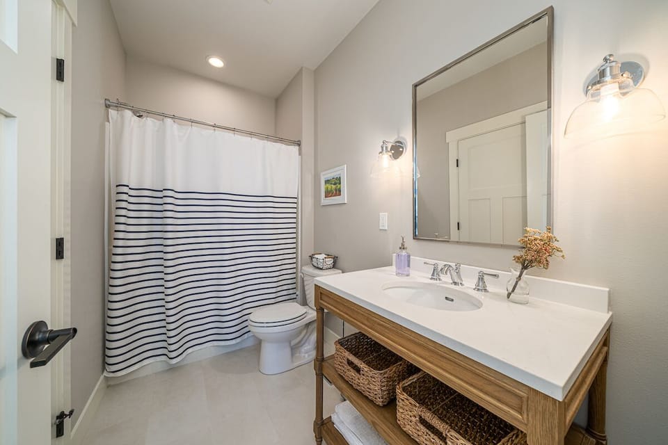Main Level Bath
