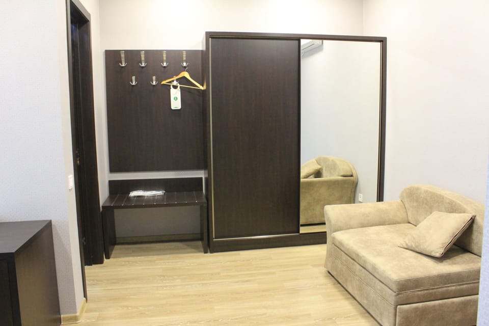 Standard Twin Room, 2 Twin Beds | Premium bedding, memory foam beds, minibar, in-room safe