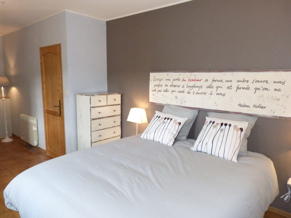 Double Room | Premium bedding, free WiFi, bed sheets