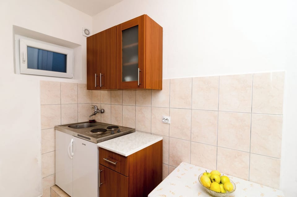Studio (Guest House Kiko - Studio (A3)) | Private kitchen