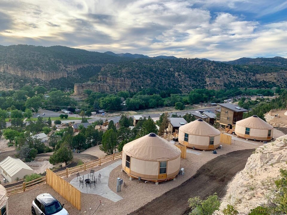 Yurt 6 sits on the highest point at East Zion Resort with majestic views overlooking the valley towards Zion National Park.  Private gas fire pit with outdoor seating. Enjoy all of the resort amenities: 2 Pools, 4 Hot Tubs, Lazy River and Pickleball.
