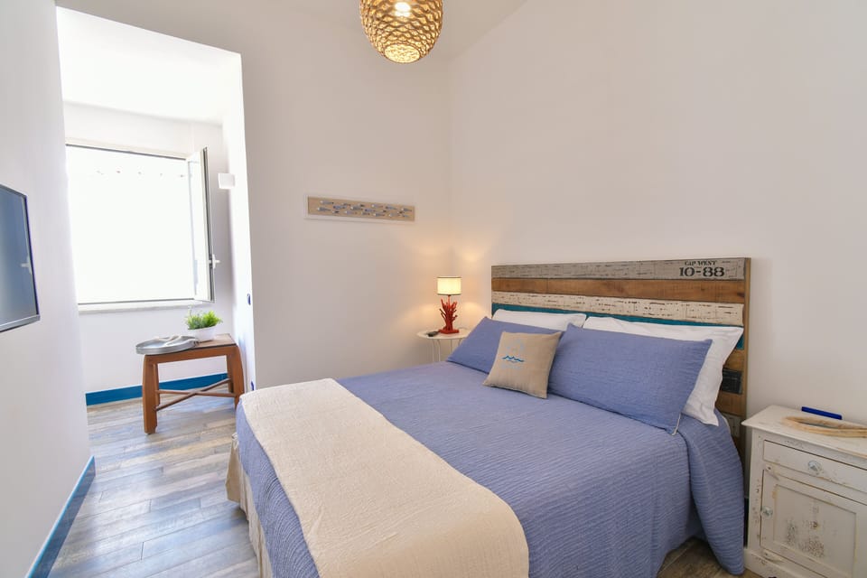 Premium bedding, minibar, individually furnished, desk