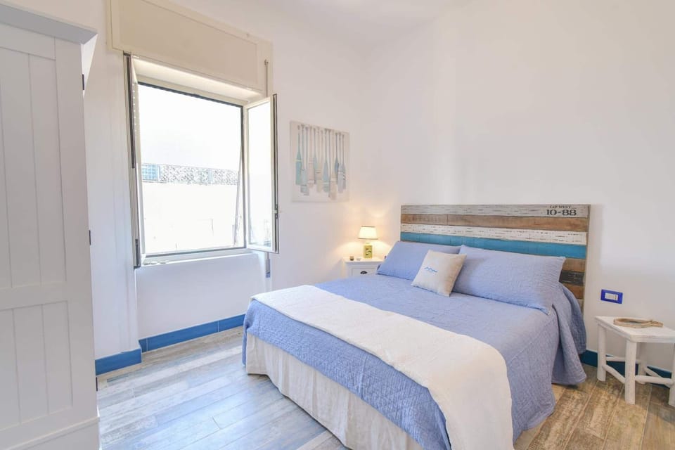 Premium bedding, minibar, individually furnished, desk