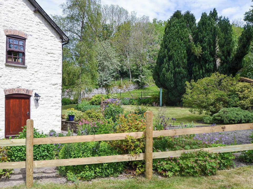 Wonderful garden area | The Oak, Newchurch, near Hay-on-Wye