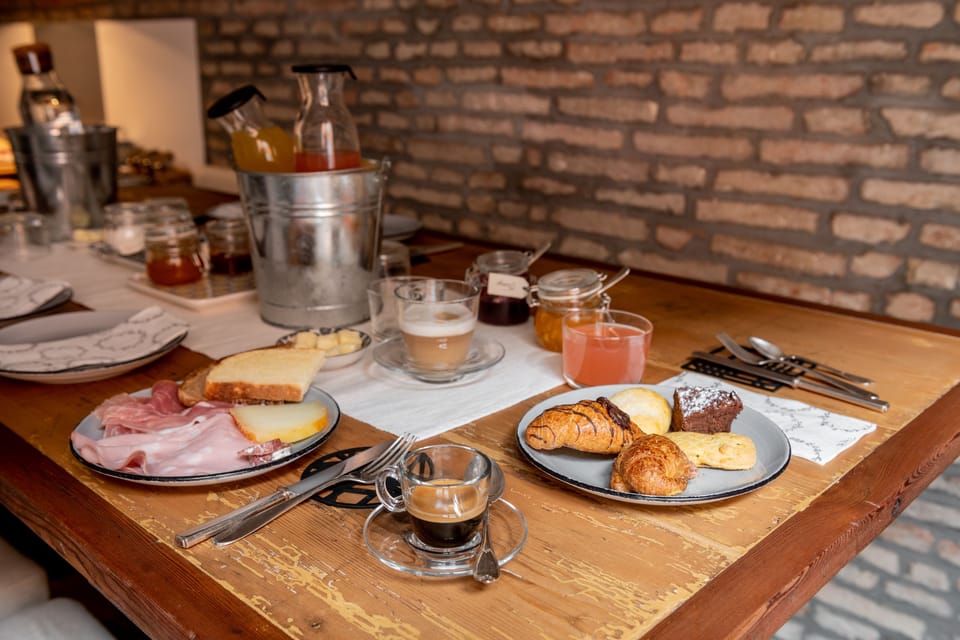 Daily buffet breakfast for a fee
