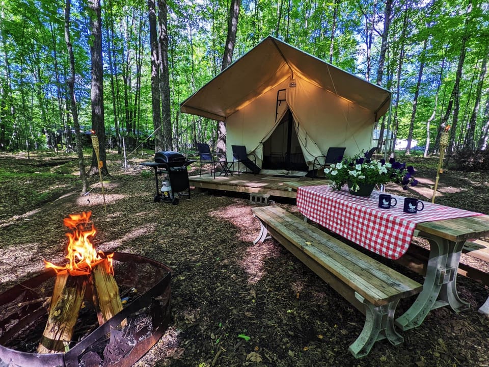 Exterior John Dillinger's Tent