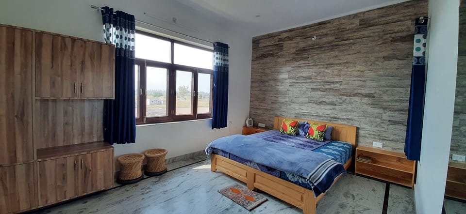 Deluxe Room | Rollaway beds, free WiFi