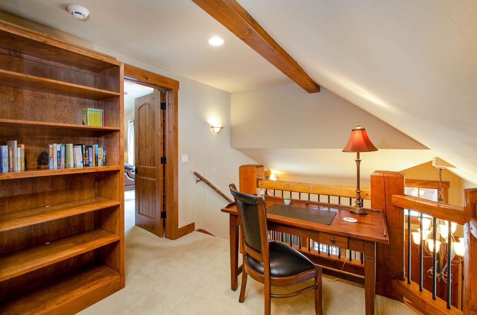 Small office space outside of the Primary Suite