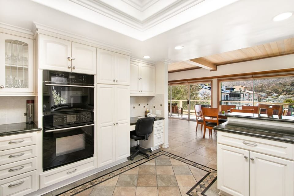 122MT - Kitchen