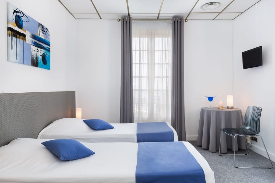 Double or Twin Room | 1 bedroom, blackout drapes, free cribs/infant beds, free WiFi