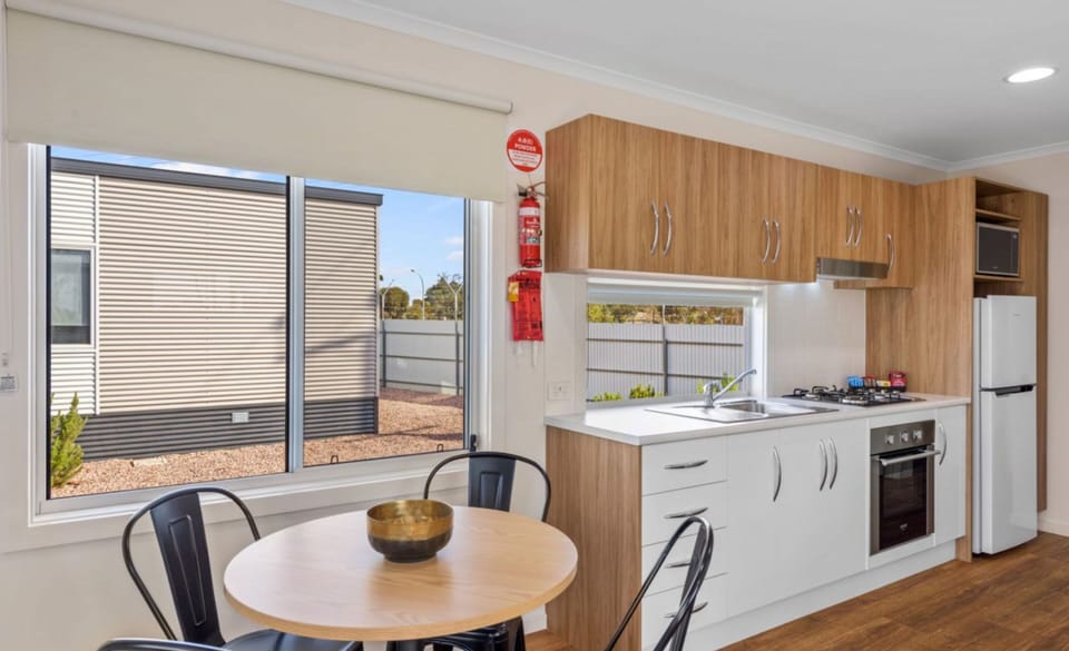 Deluxe 2 Bedroom Cabin - Sleeps 4 | In-room dining