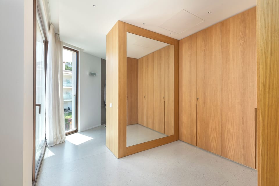 Two-Bedroom Apartment with Balcony and Sea View | Wardrobe