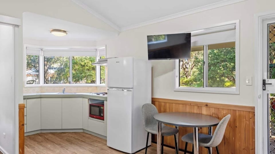 Standard 1 Bedroom Cabin - Pet Friendly | In-room dining