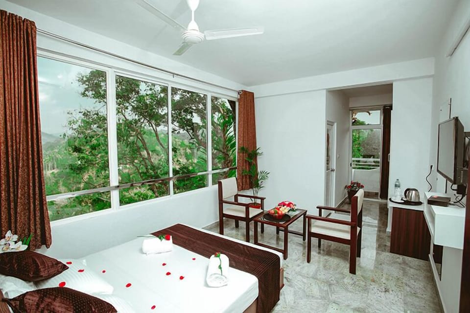 Deluxe Double Room | 1 bedroom, individually decorated, individually furnished, desk