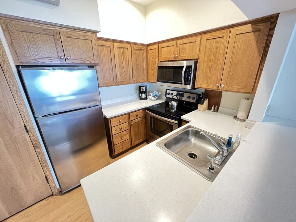 One Bedroom Condo | Private kitchen | Mini-fridge, microwave