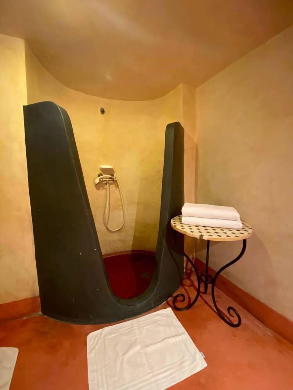 Double Room, Garden View | Bathroom | Shower, rainfall showerhead, hair dryer, towels