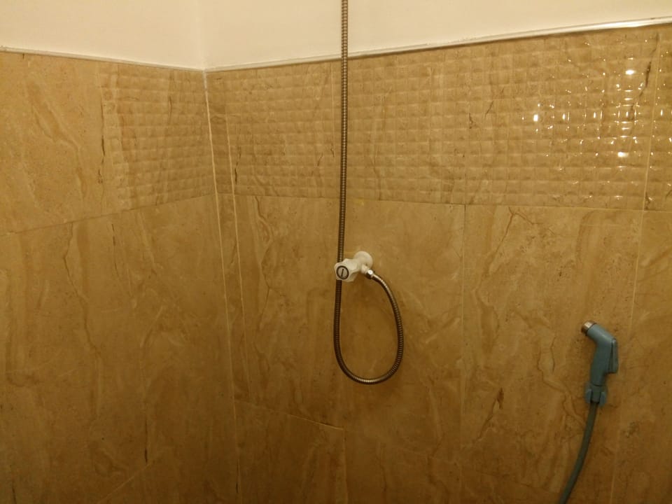 Standard Room | Bathroom | Bathtub, toilet paper