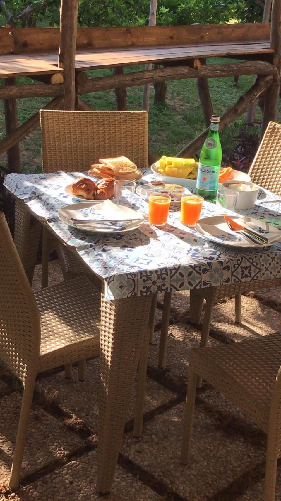 Daily buffet breakfast for a fee