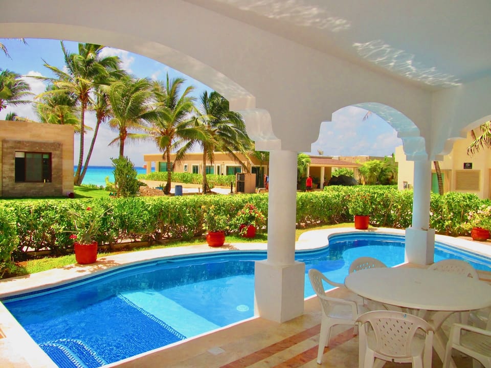 oceanview house, 20 steps from the beach