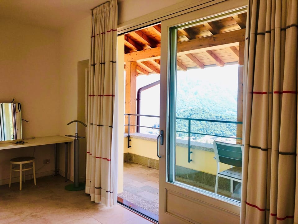 Double bedroom with adjoining lake view balcony!