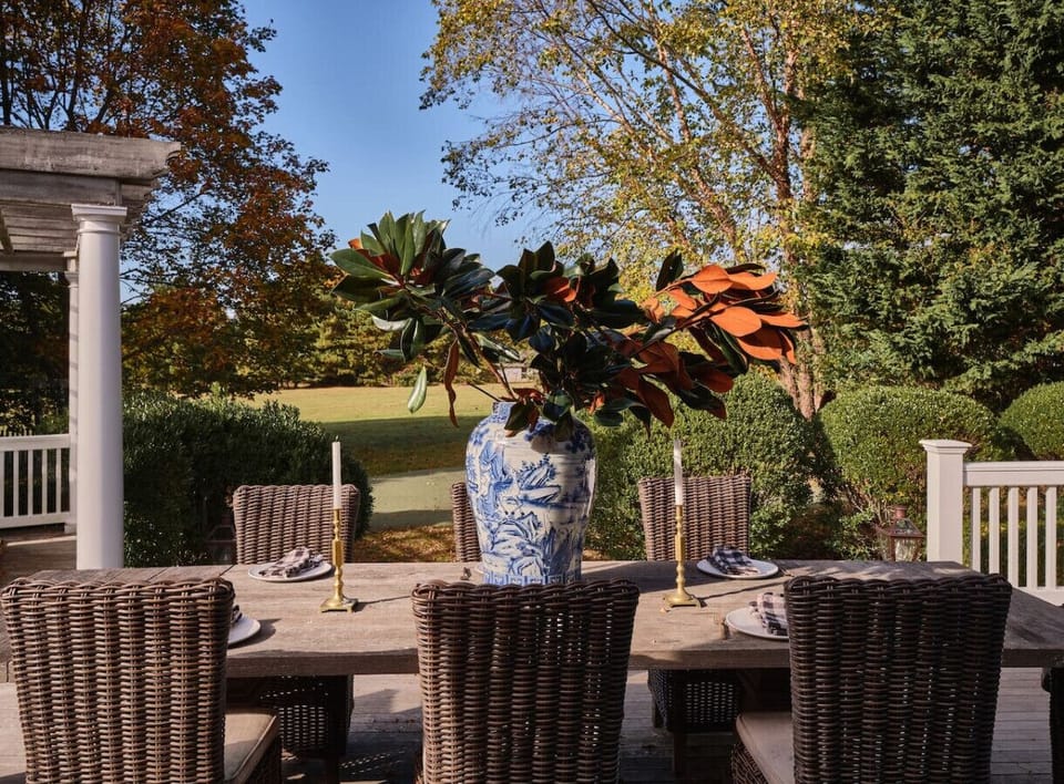 Beautiful outdoor dining overlooking the private nature reserve, with grill + relaxing long green views. `We loved that there were several dining area options (inside dining room, sun room, and outside). Beautiful view of an open field` - Aicha