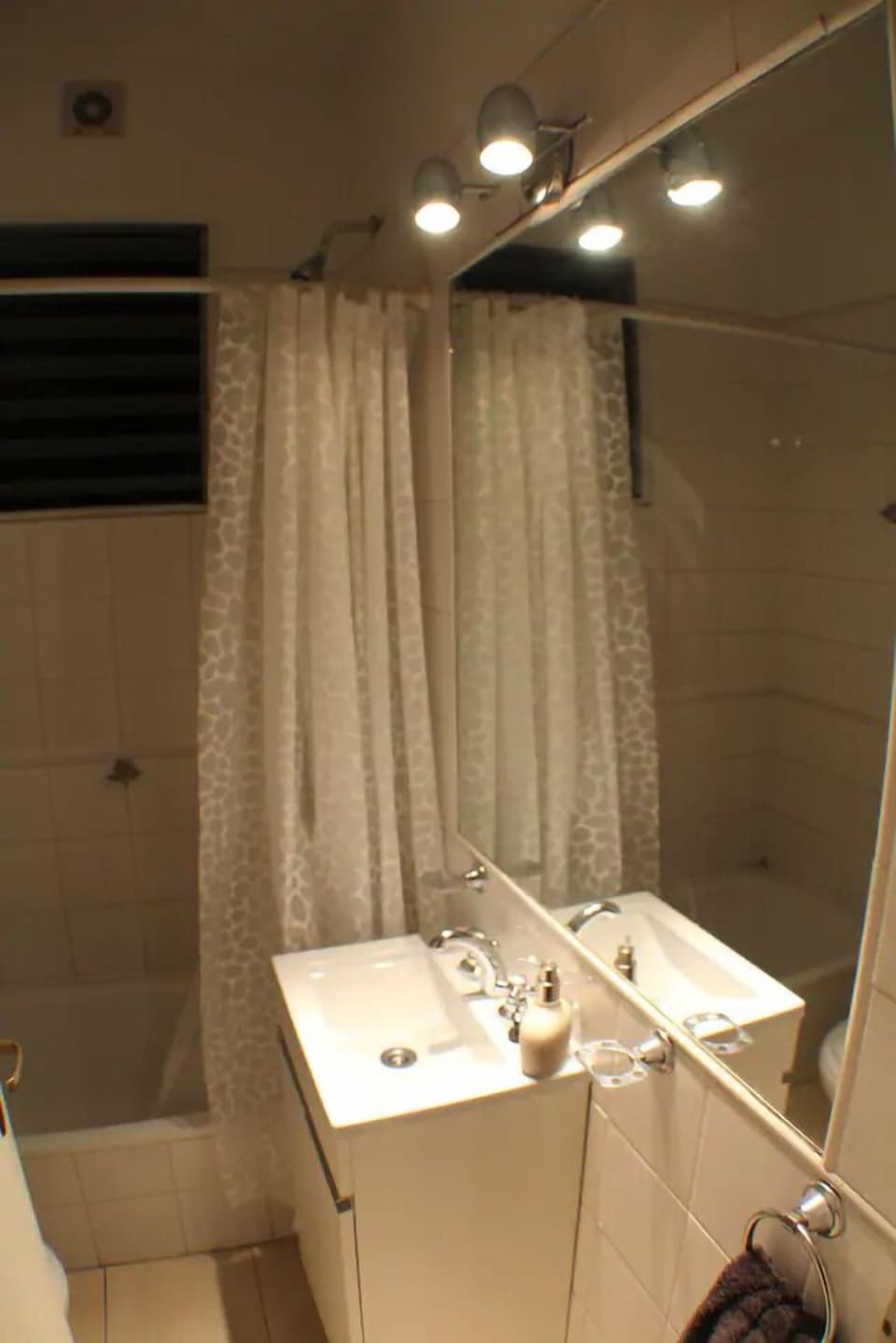 Classic Studio | Bathroom | Shower, towels
