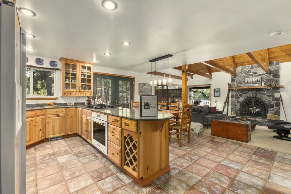 An open kitchen & living room gives your group plenty of space  to sprawl out