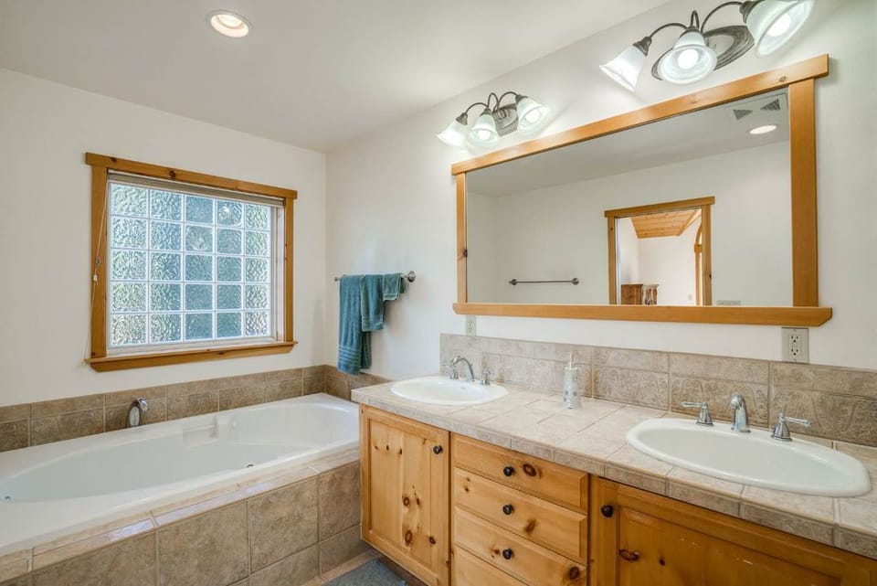 Master Bathroom with Jacuzzi tub