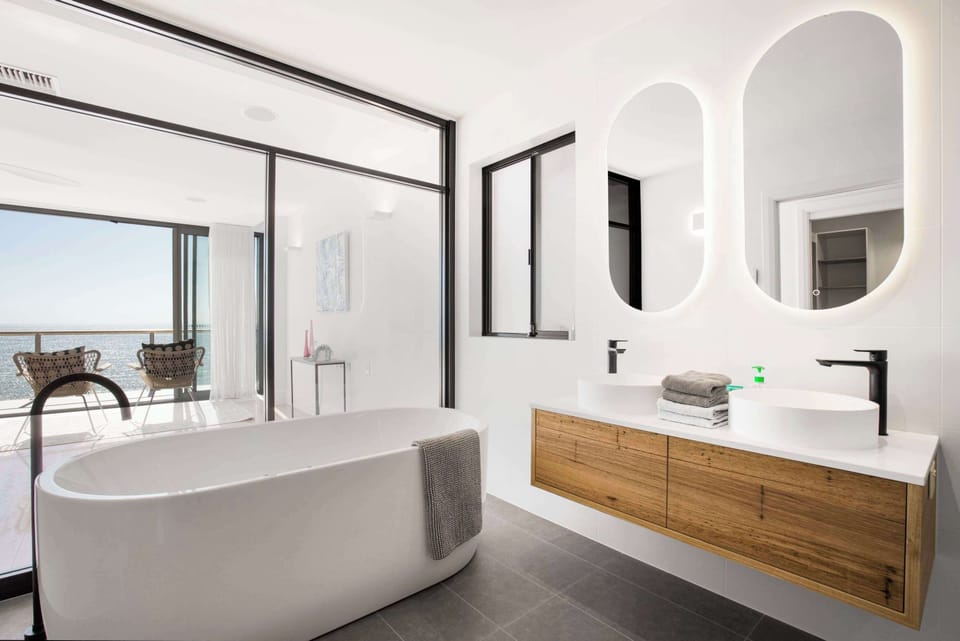 Master Ensuite with bathtub