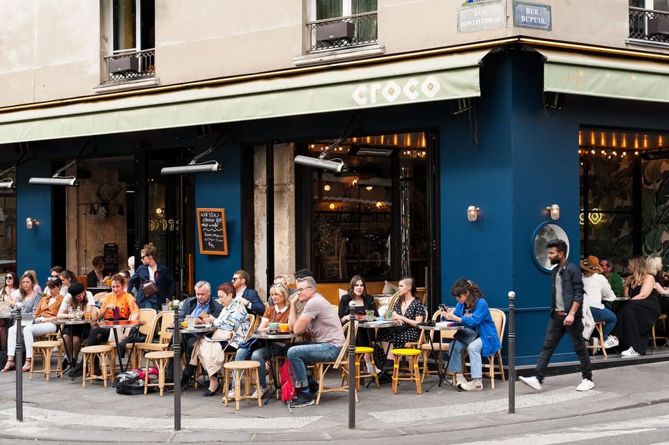 There are many lovely cafés just downstairs