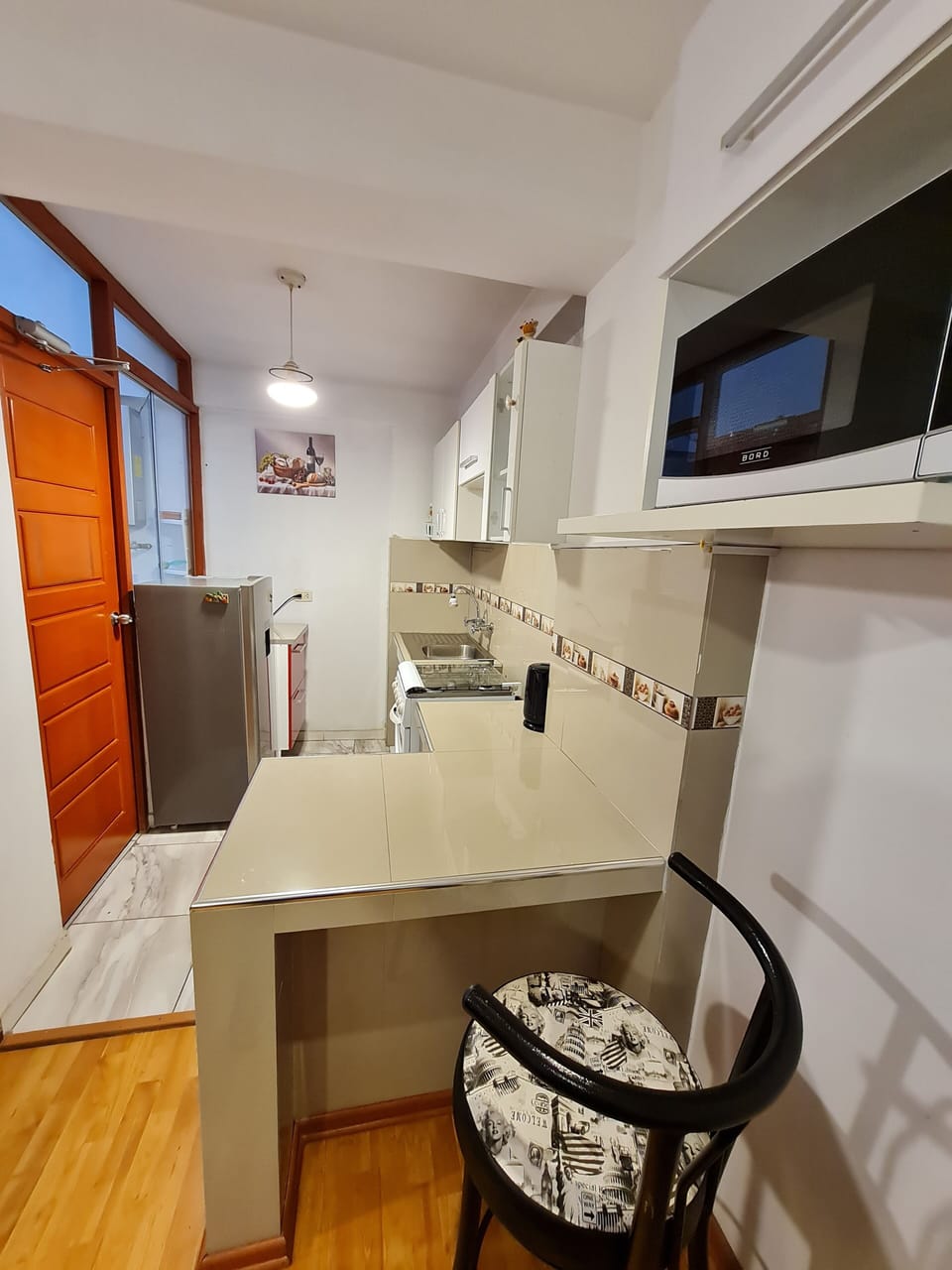 Comfort Apartment | Private kitchen | Microwave, stovetop, electric kettle, griddle