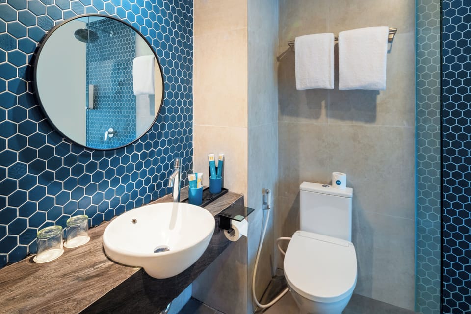 Superior Double Room | Bathroom | Shower, free toiletries, slippers, towels