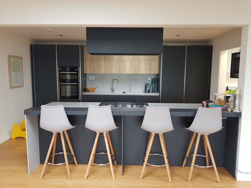 Kitchen and Breakfast bar