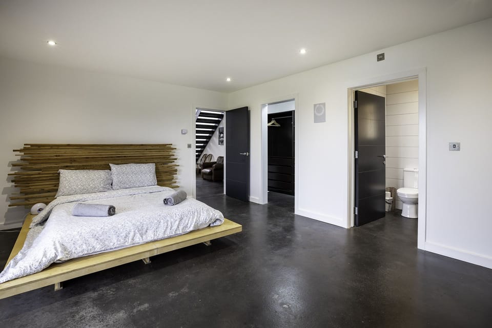 Master Bedroom - King Size ensuite