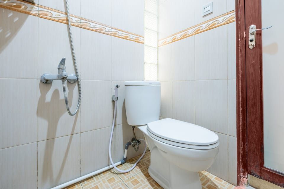 Deluxe Double Room | Bathroom | Shower, towels